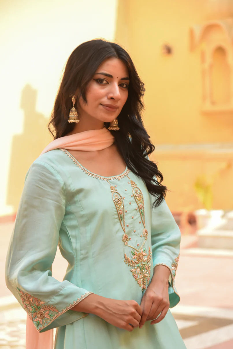 Luxury Look Under 2000 | Designing Secret Ethnic Guide