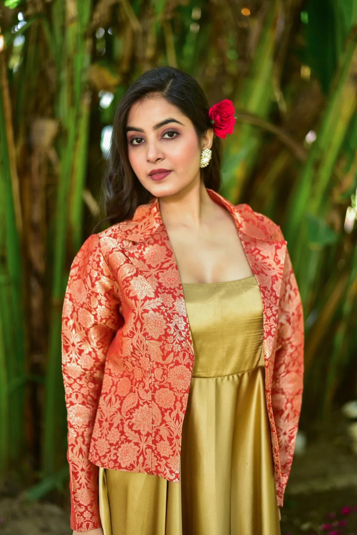 Why Our Hybrid Silk Connects the Rainy Season with Early Autumn - Saroj Jain 2200 Milestone