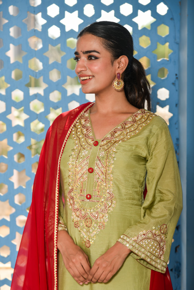 Green Heavy Embroidery Straight Kurta Set Side View - Designer Ethnic Wear