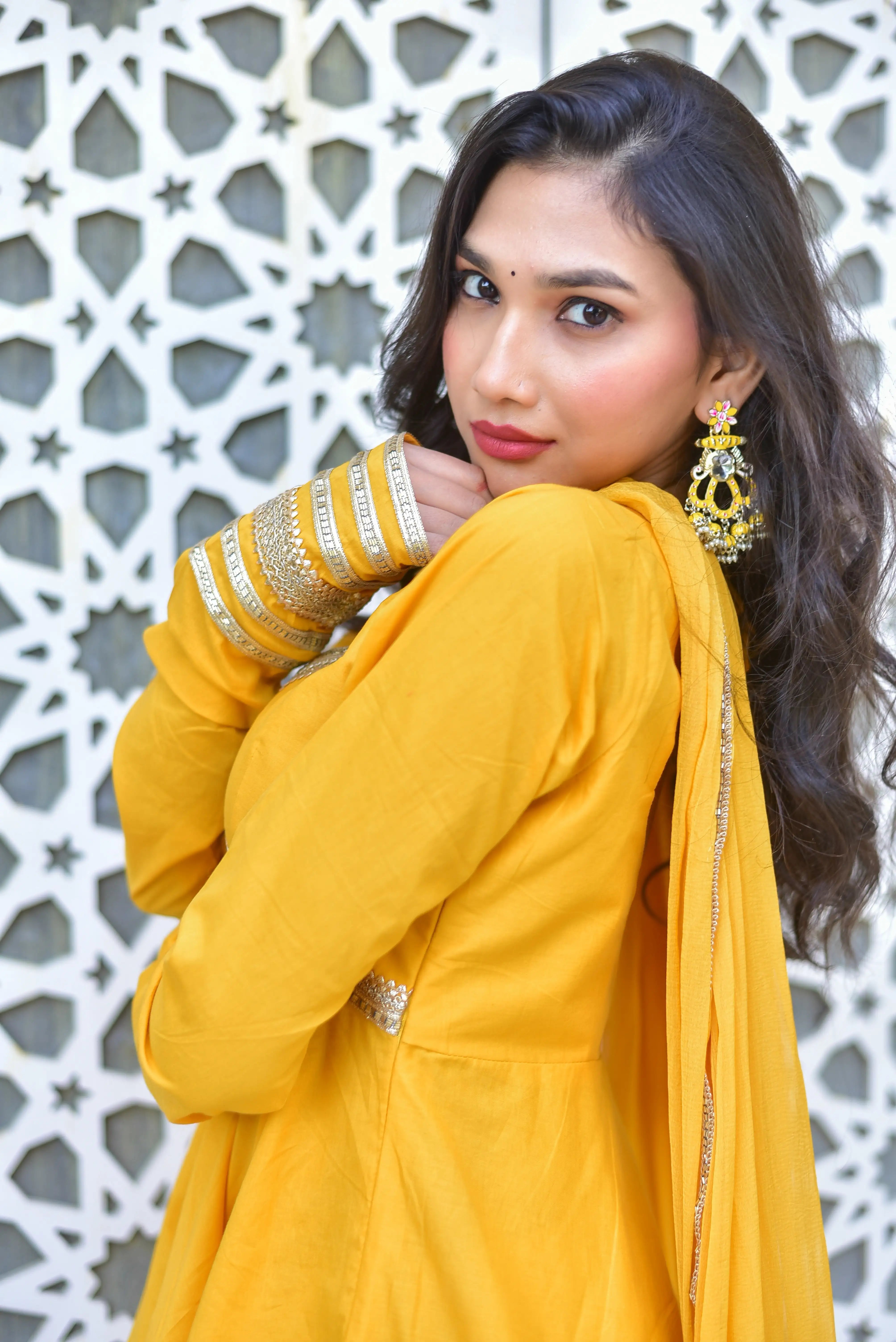 Radiant Mustard-Yellow Sharara Suit Set: A Celebration of Joy and Prosperity
The peet amber sharara suit set is a stunning and elegant ensemble that embodies the warmth and vibrancy of celebration. The rich mustard-yellow hue is a timeless choice for festive occasions, radiating joy, prosperity, and vibrant energy. This exquisite piece is crafted from high-quality fabric, ensuring both comfort and durability.