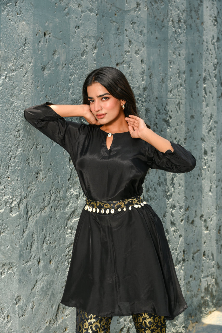 Kohl Black Brocade Co-Ord Set Styling View - Designer Ethnic Wear