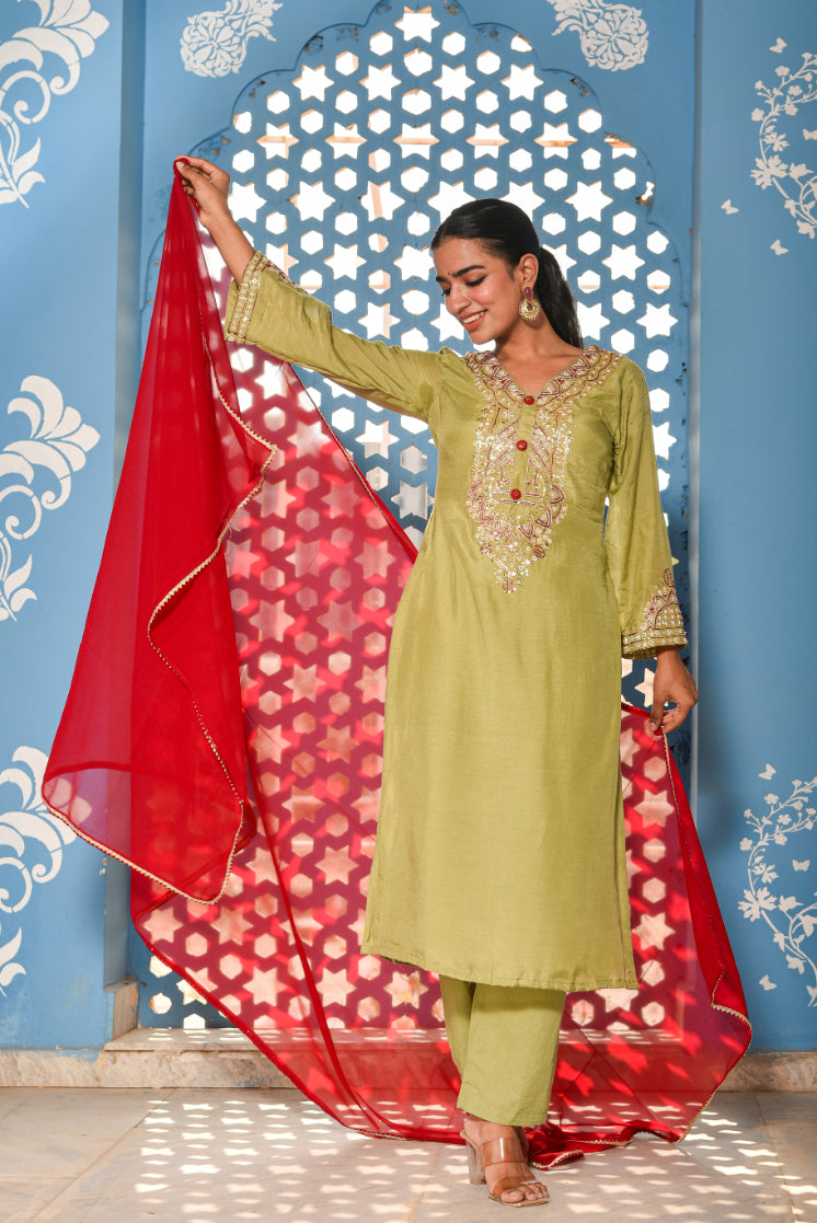 Green Heavy Embroidery Straight Kurta Set View 11 - Designer Ethnic Wear