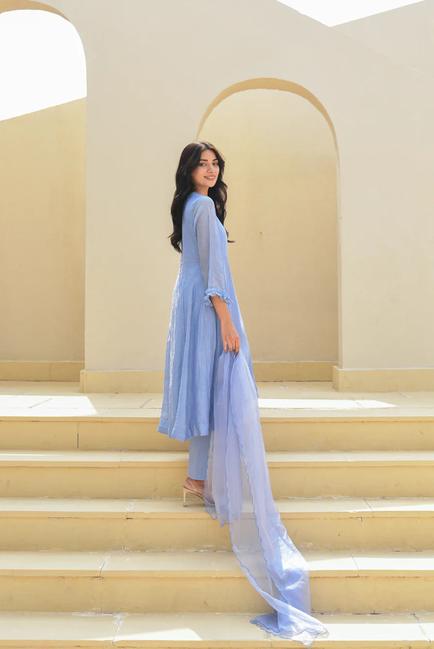 Makeup Tips for Ice Blue Kurtas | Ethnic Beauty Guide