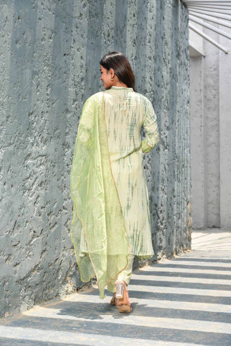 The Romantic Monsoon Chanderi Silhouette: Elegance by Saroj Jain - Saroj Jain Monsoon Romance