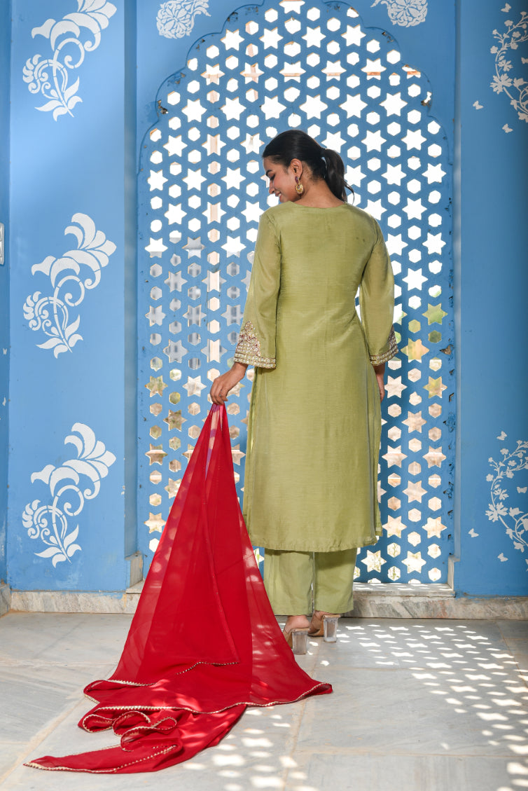 Green Heavy Embroidery Straight Kurta Set Detail Shot - Designer Ethnic Wear