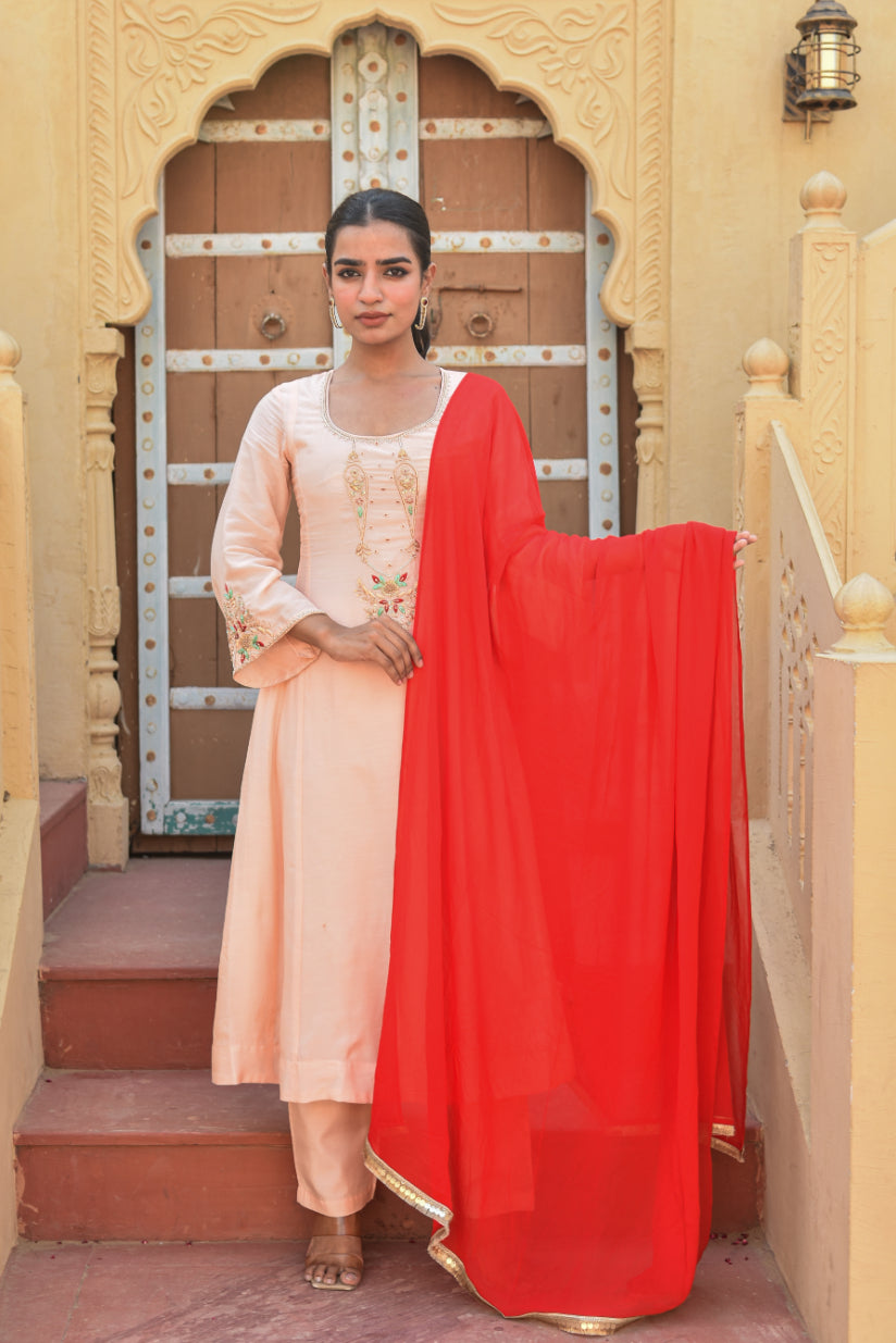 Peach Embroidery Kurta Set Styling View - Designer Ethnic Wear