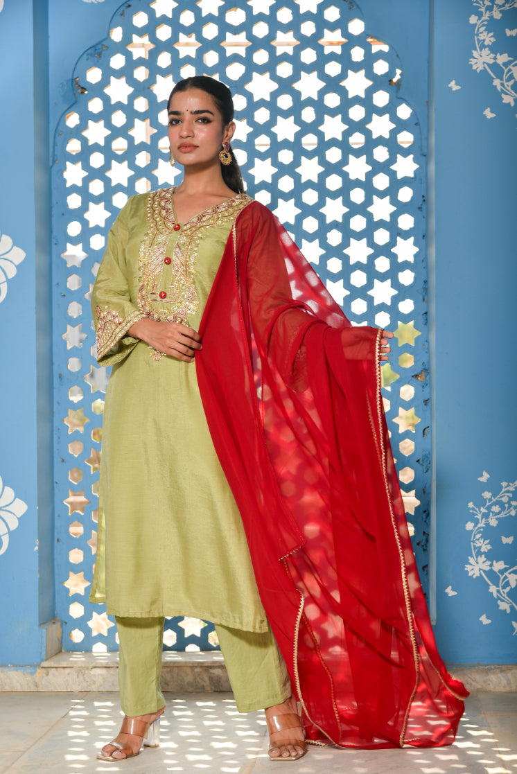 Green Heavy Embroidery Straight Kurta Set Styling View - Designer Ethnic Wear