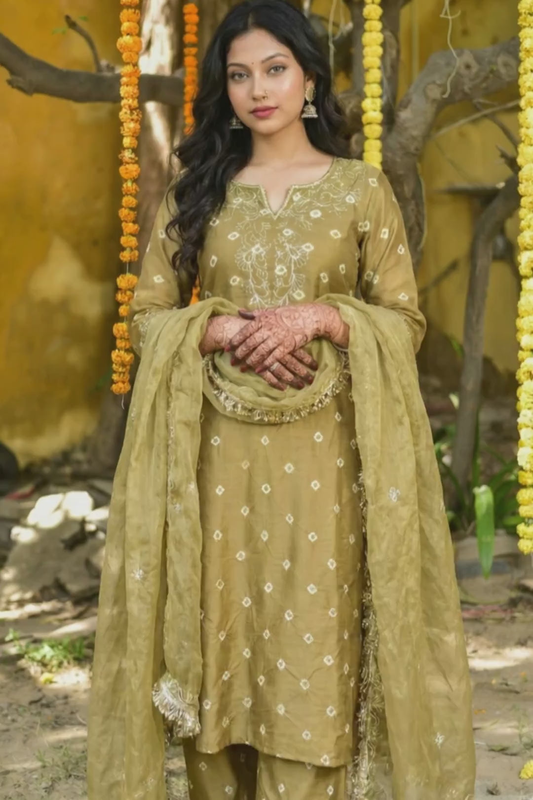 Olive Green Bhandej Video